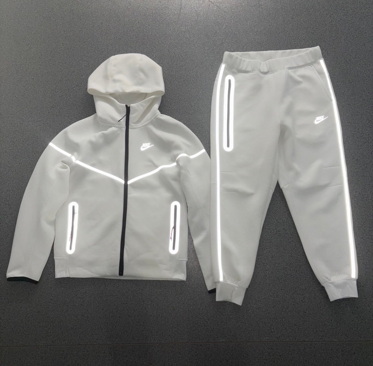 Nike Tech Reflective Fleece Sweat Suit White
